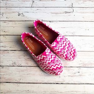 TOMS Youth Slip Ons Chevron Pink
